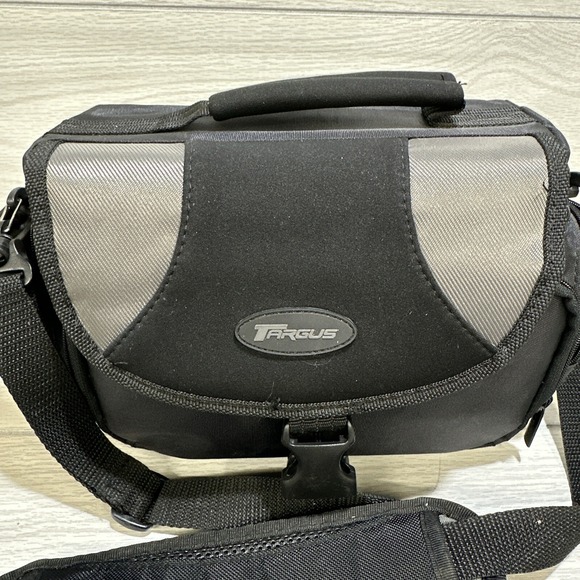 TARGUS Nylon Camera Bag 11x7x5" Five Zipper Compartments - Picture 3 of 9